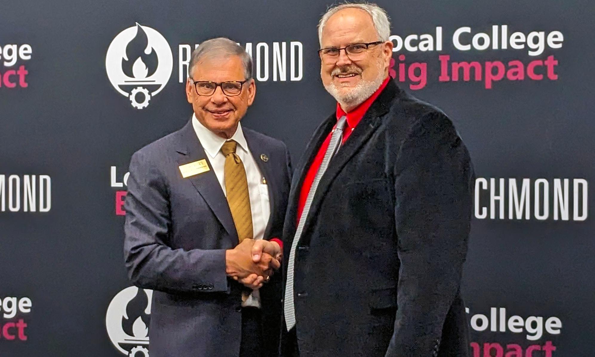 Dr. Cummings and President Barbee shake hands.